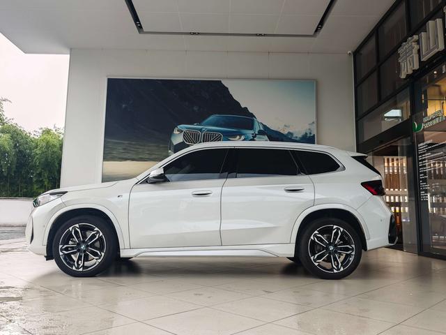 BMW X1 2023 1