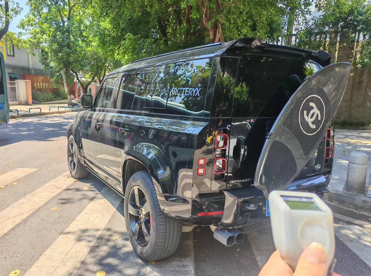 Land Rover Defender 2025 1