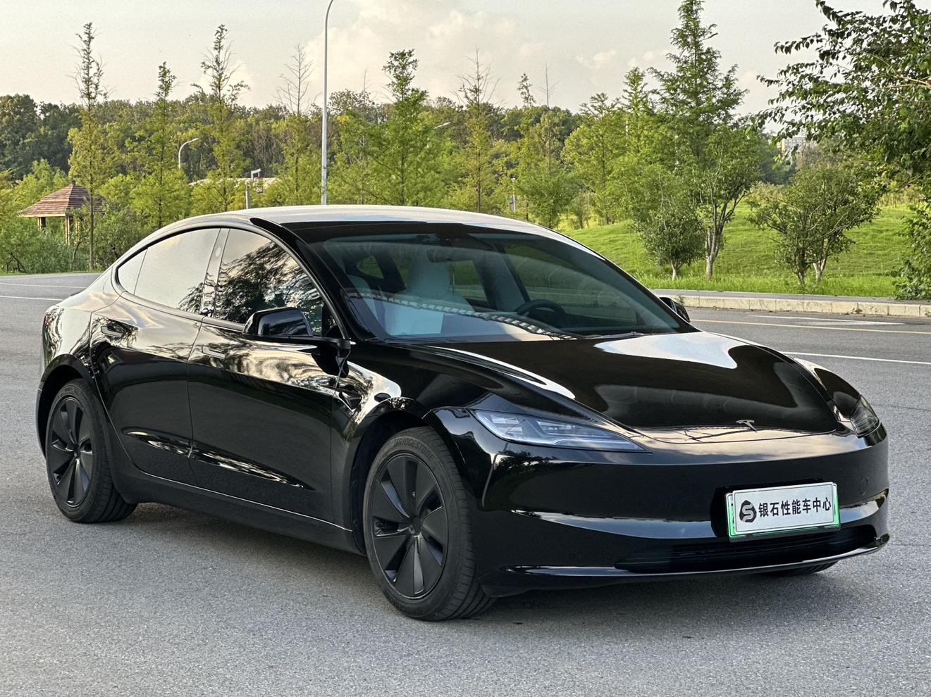Tesla Model 3 2025 1