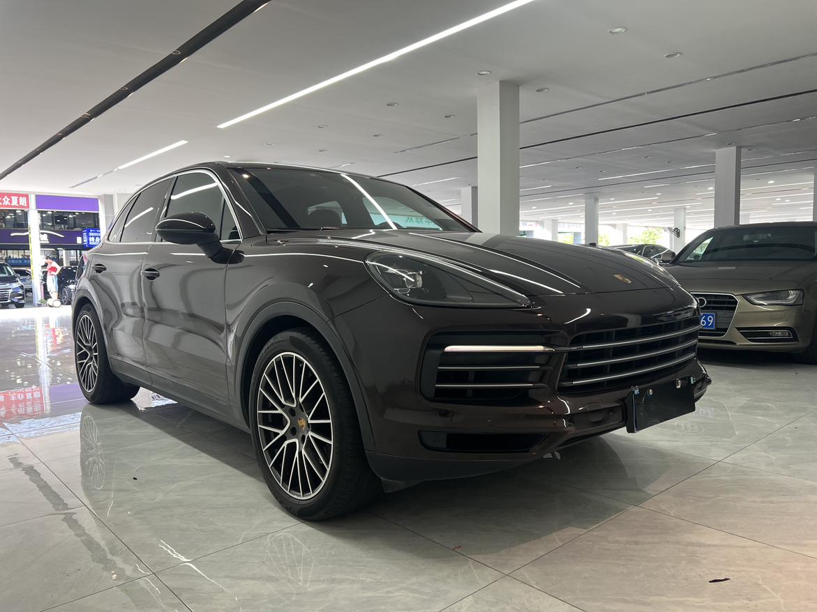 Porsche Cayenne 2018 1