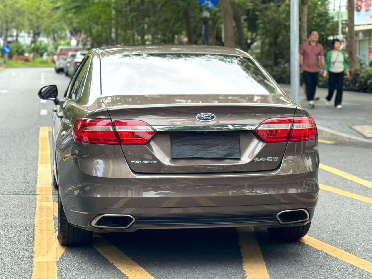 Ford Taurus 2015 1