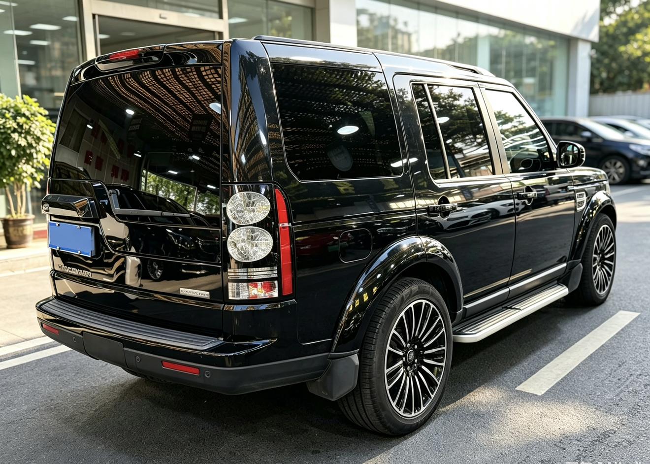 Land Rover Discovery 2014 1