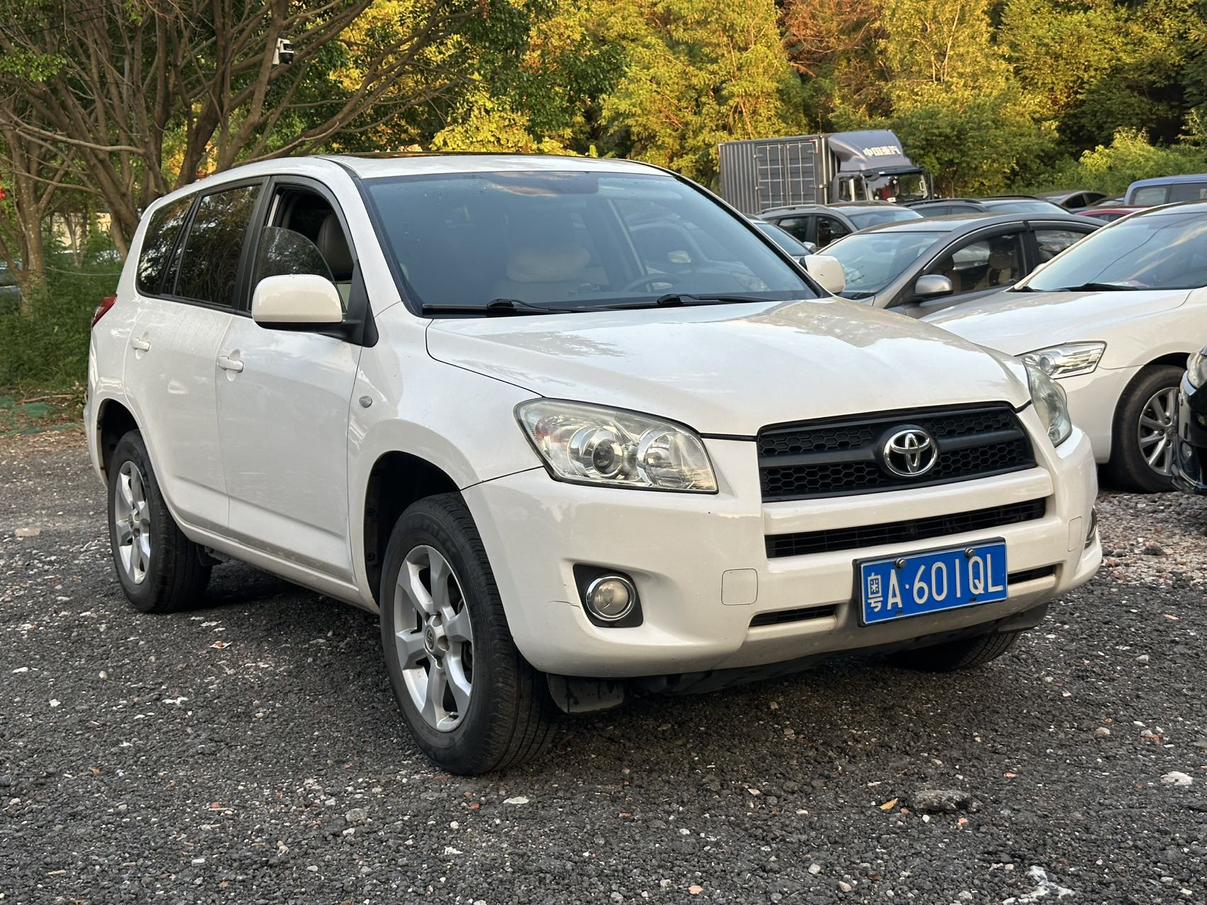 Toyota RAV4 2010 1