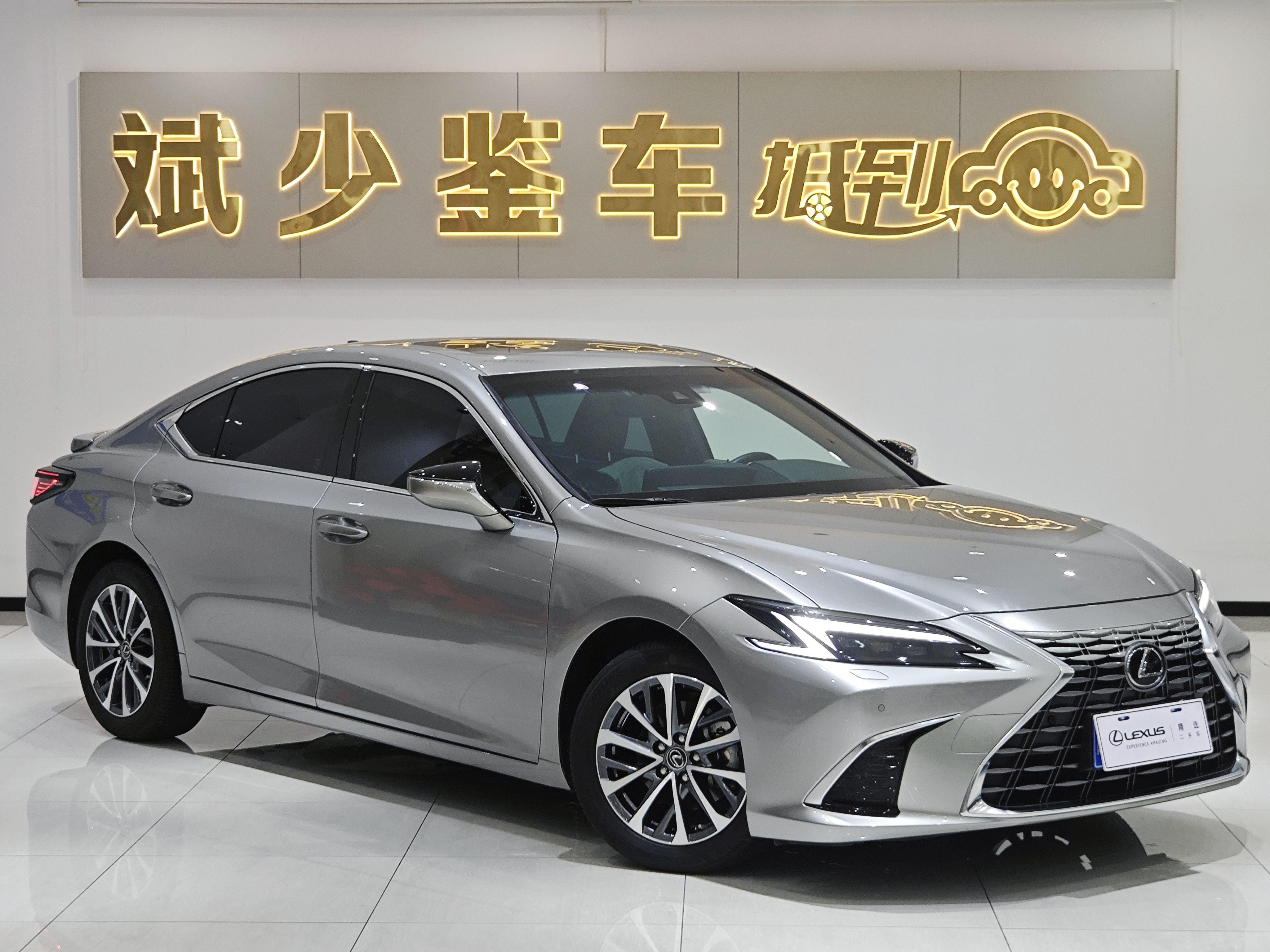 Lexus ES 2025 1