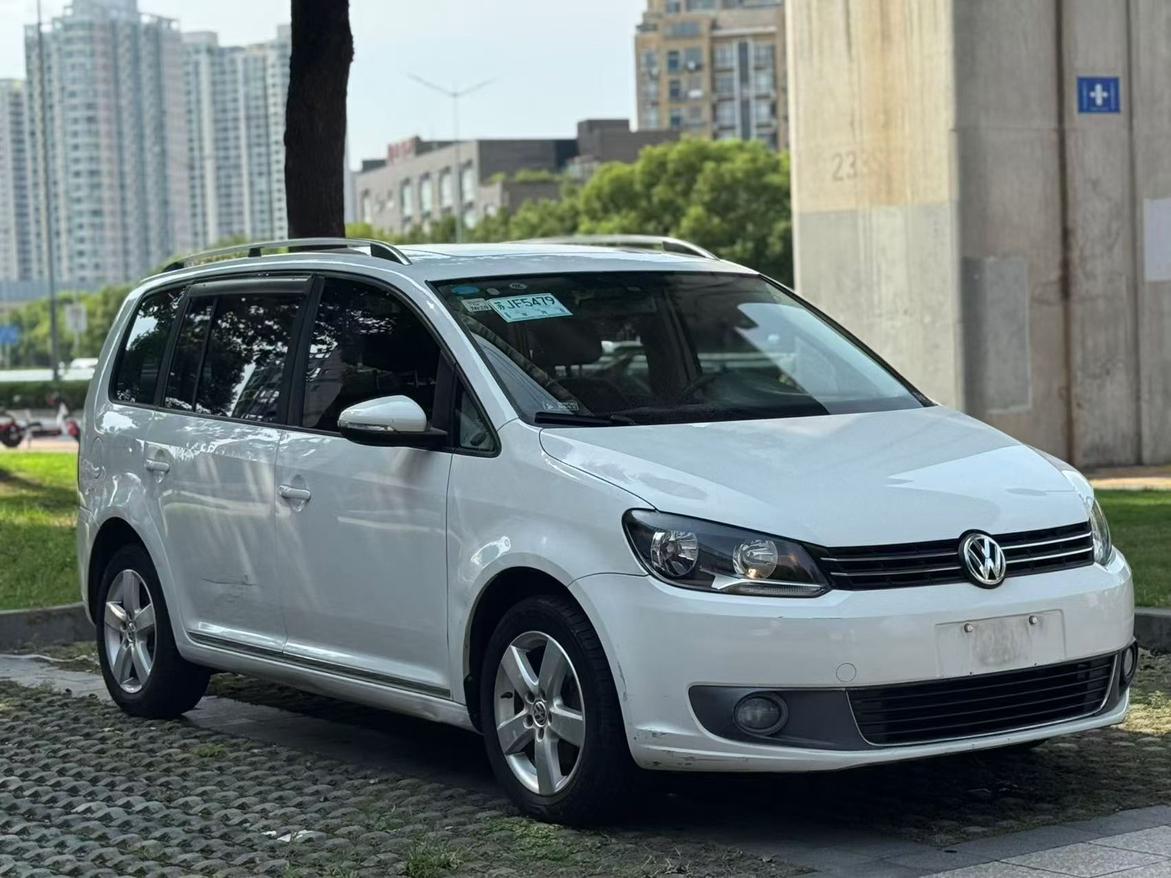 Volkswagen Touran 2013 1
