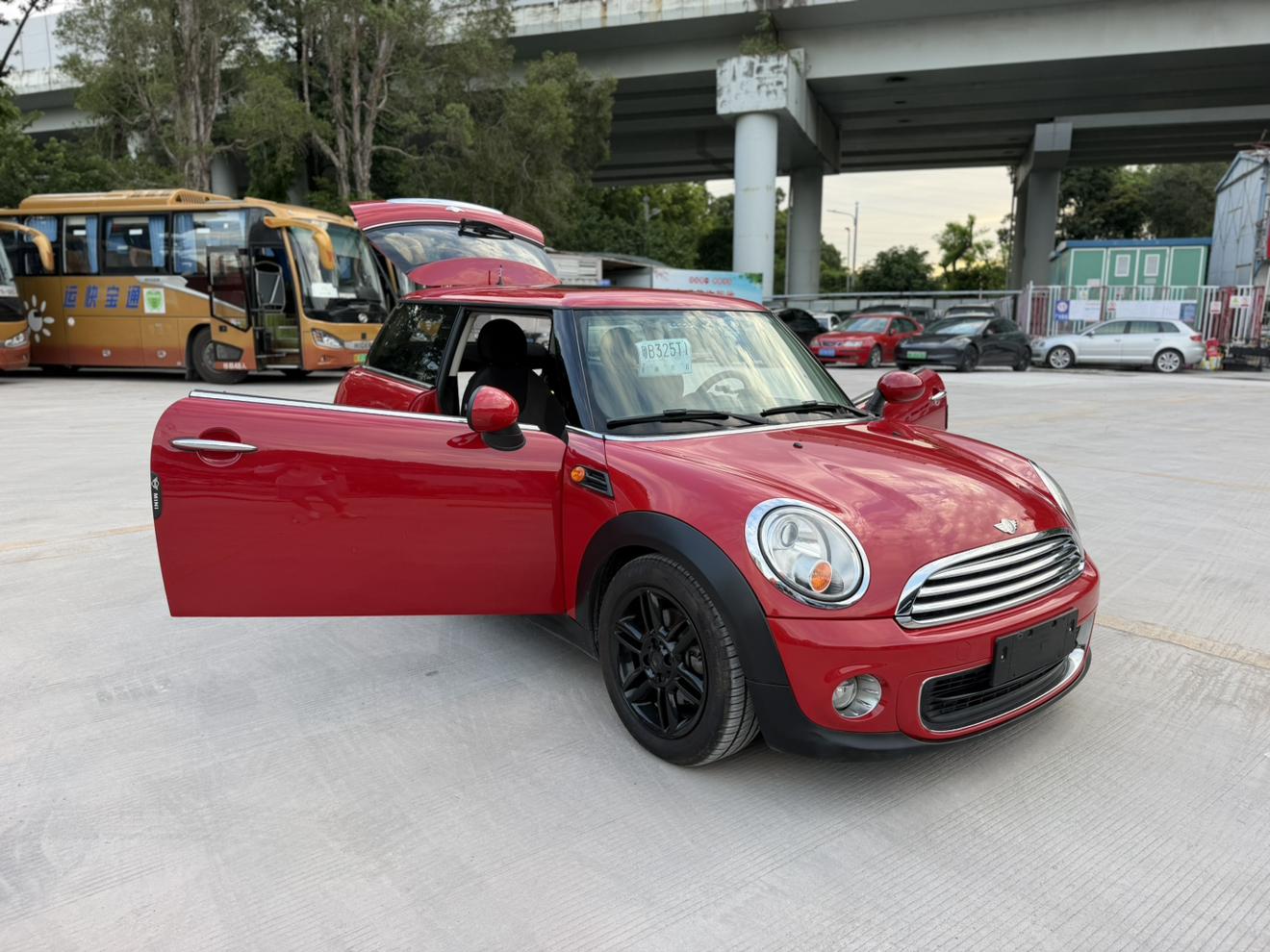Mini Hatch 2013 1
