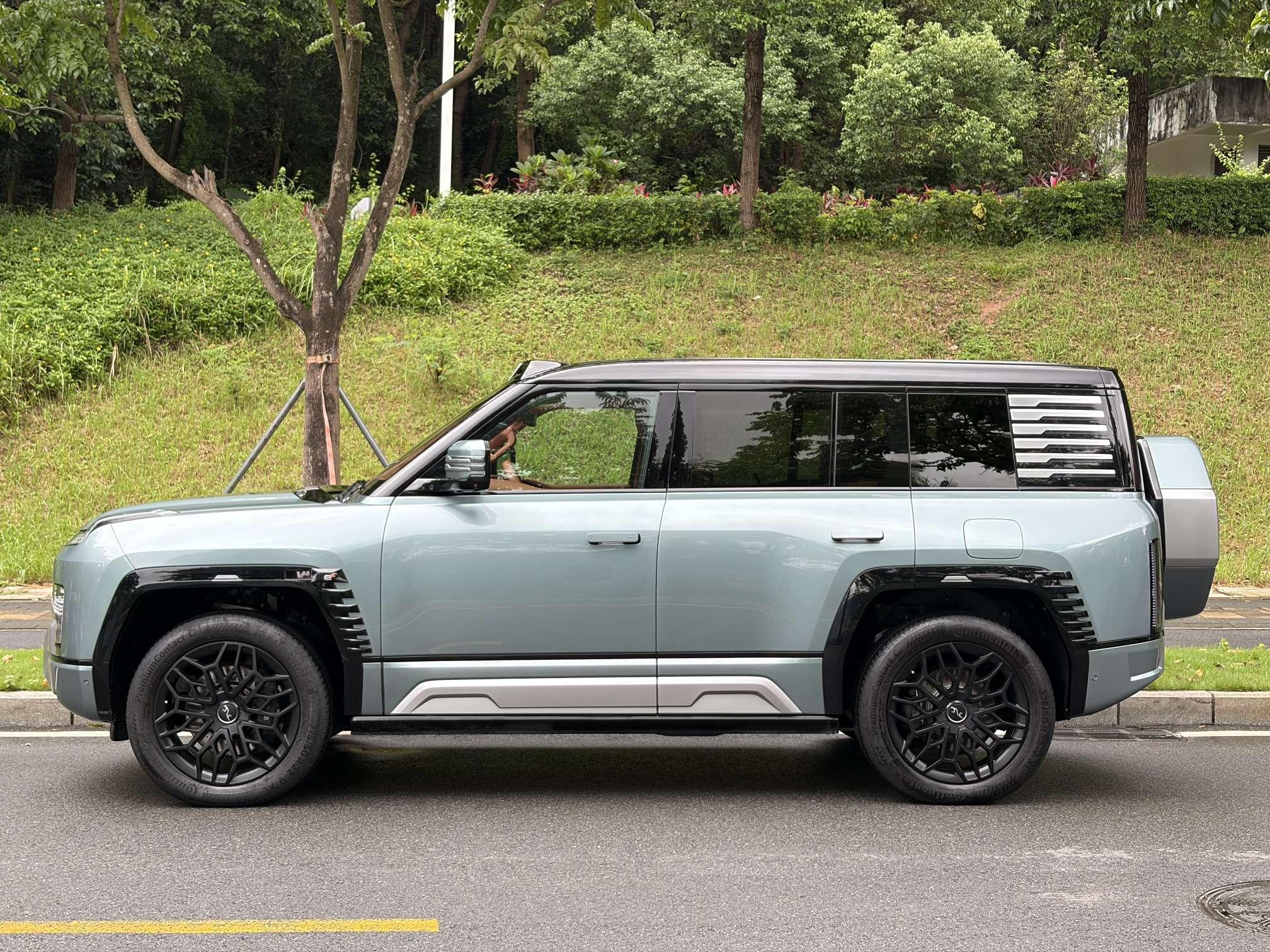 BYD Yangwang U8 2023 1