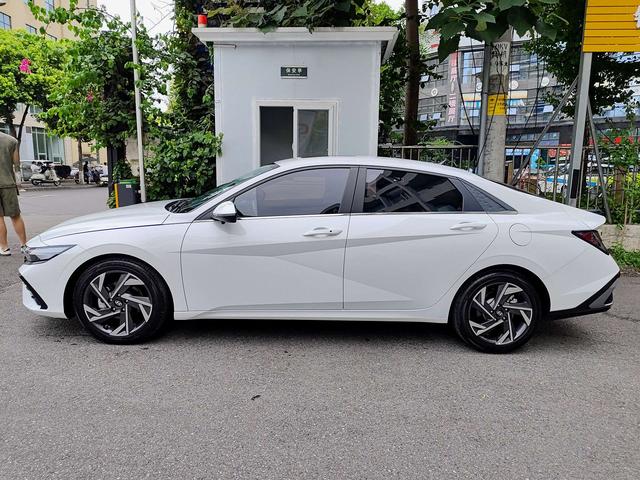 Hyundai Elantra 2023 1
