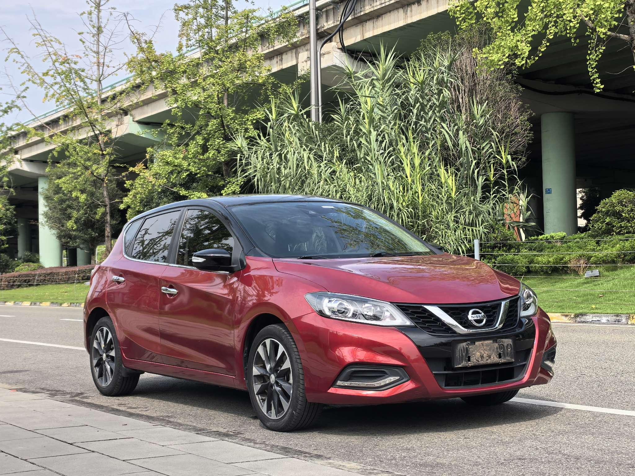 Nissan Tiida 2020 1
