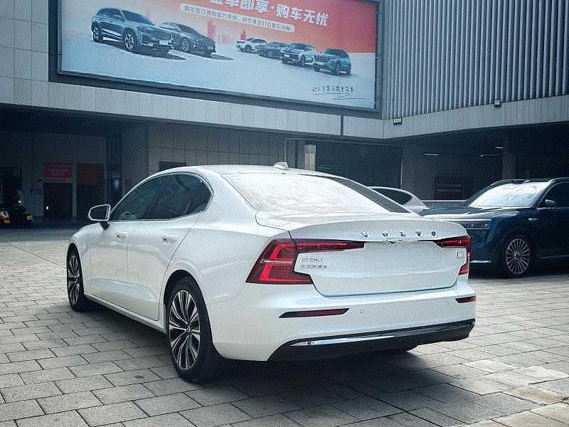 Volvo S60 2024 1