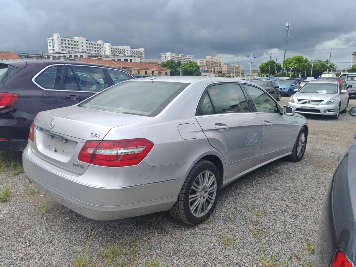 Mercedes-Benz E-Класс 2011 1