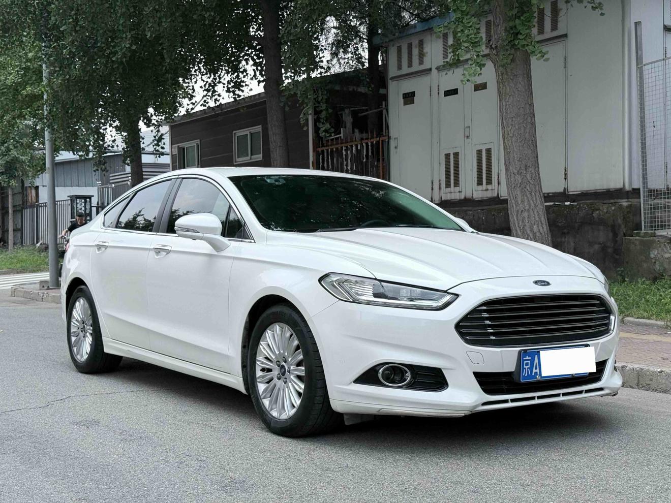 Ford Mondeo 2013 1