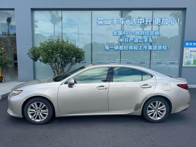 Lexus ES 2013 1