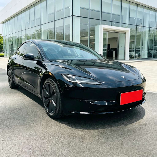 Tesla Model 3 2023 1