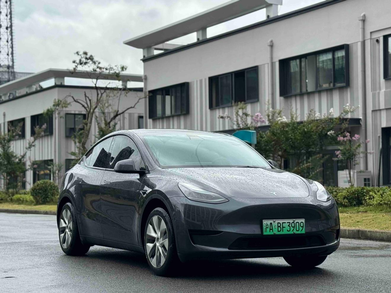 Tesla Model Y 2022 1
