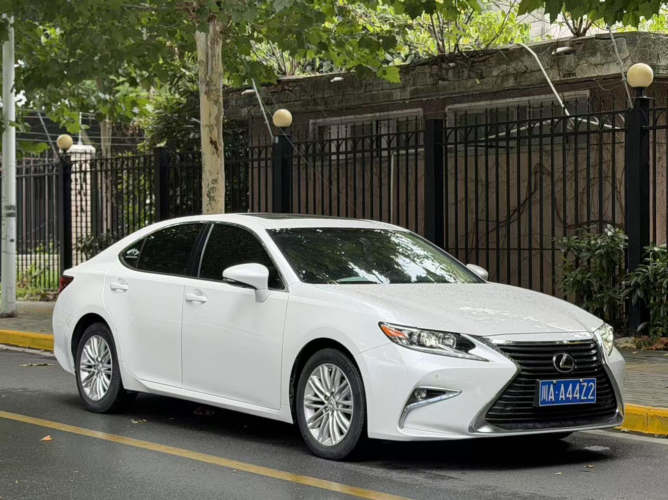 Lexus ES 2015 1
