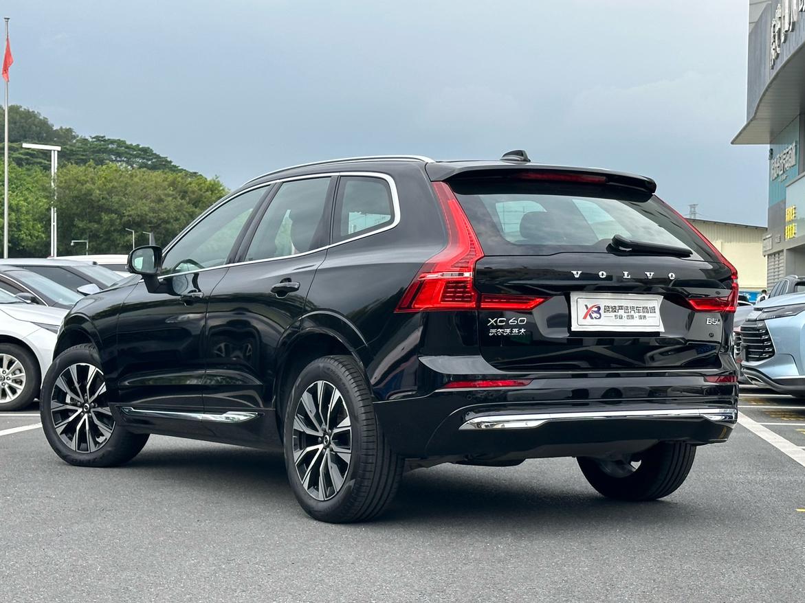 Volvo XC60 2025 1