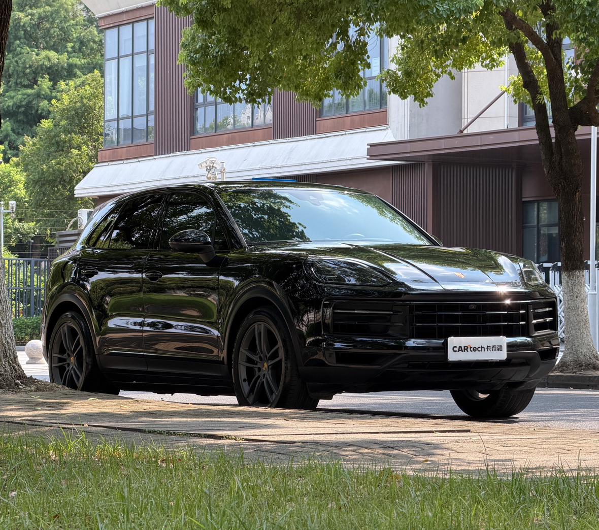 Porsche Cayenne 2024 1