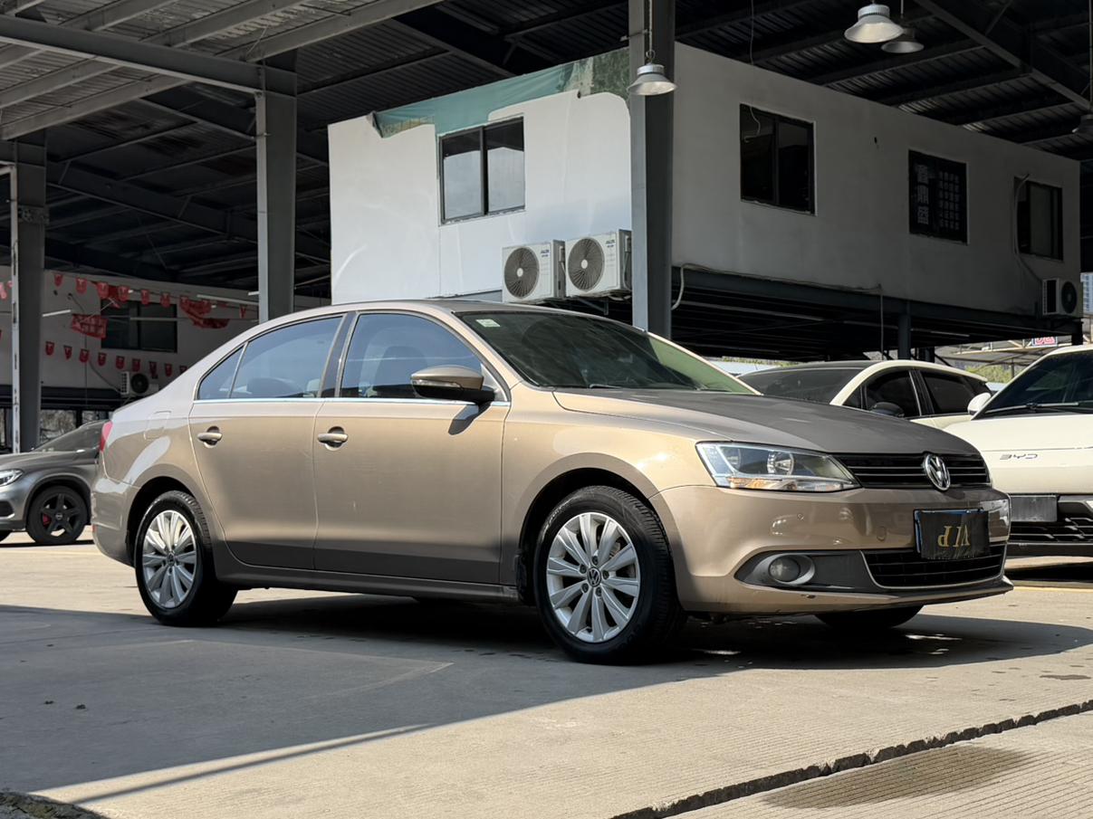 Volkswagen Sagitar 2014 1