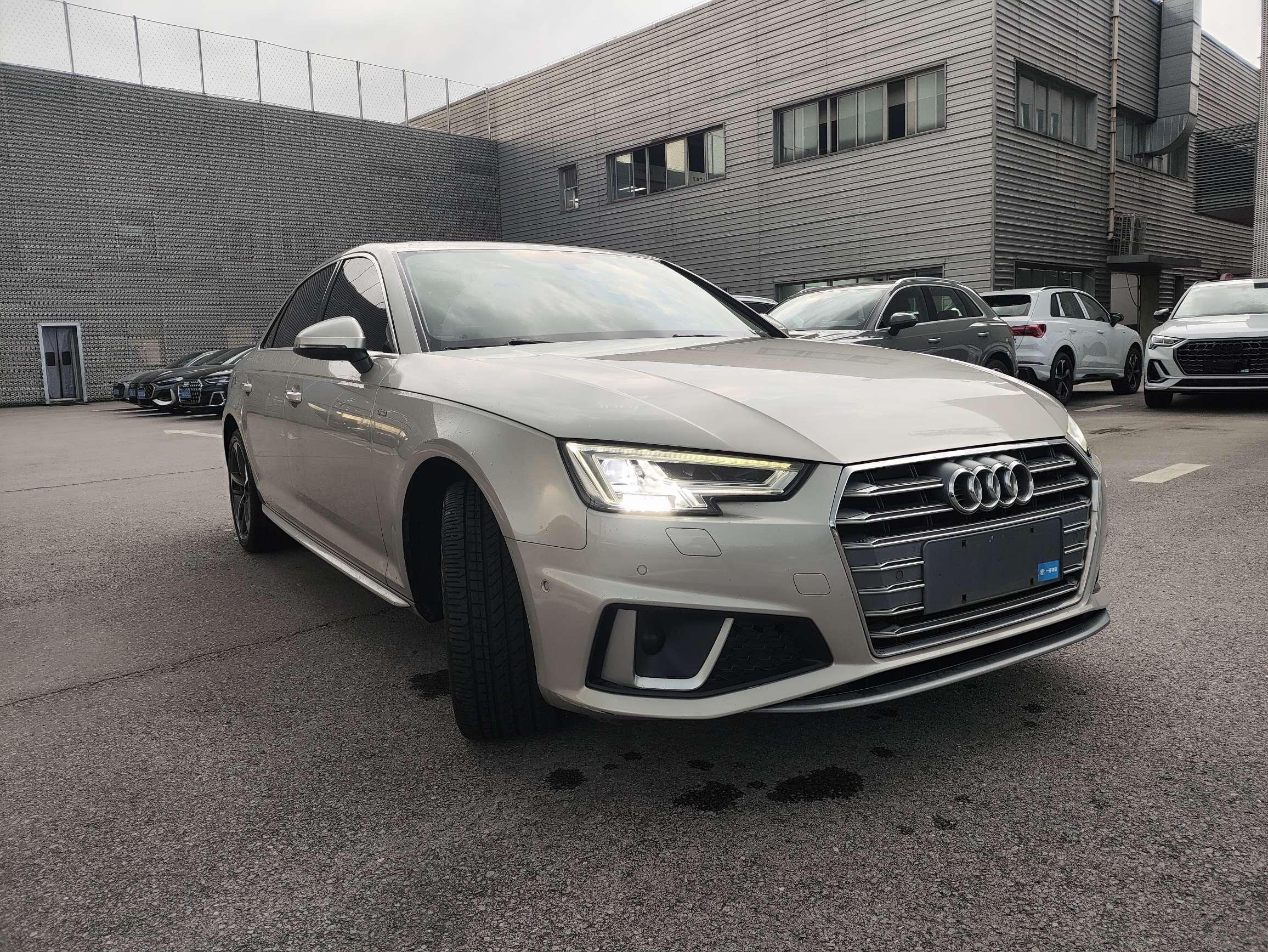 Audi A4 2019 1