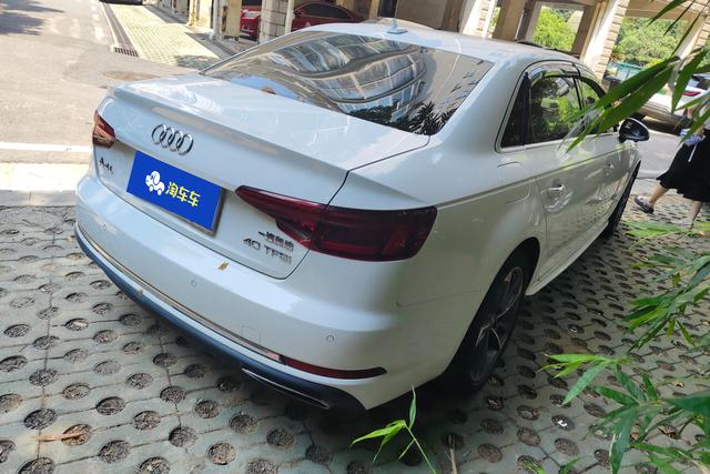 Audi A4 2019 1