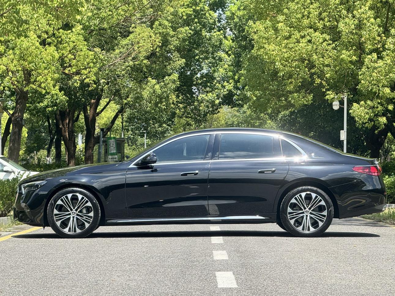 Mercedes-Benz E-Класс 2025 1