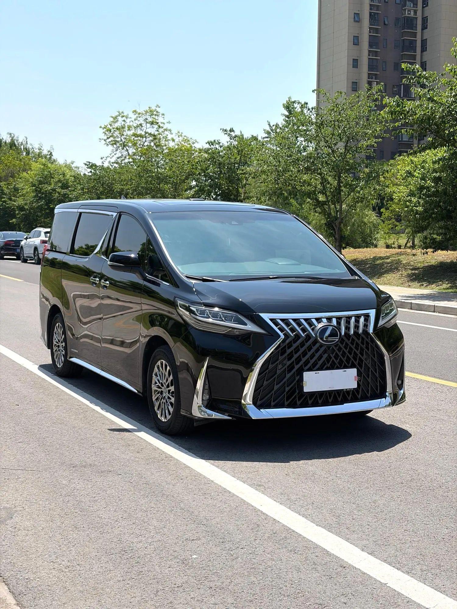 Lexus LM 2020 1