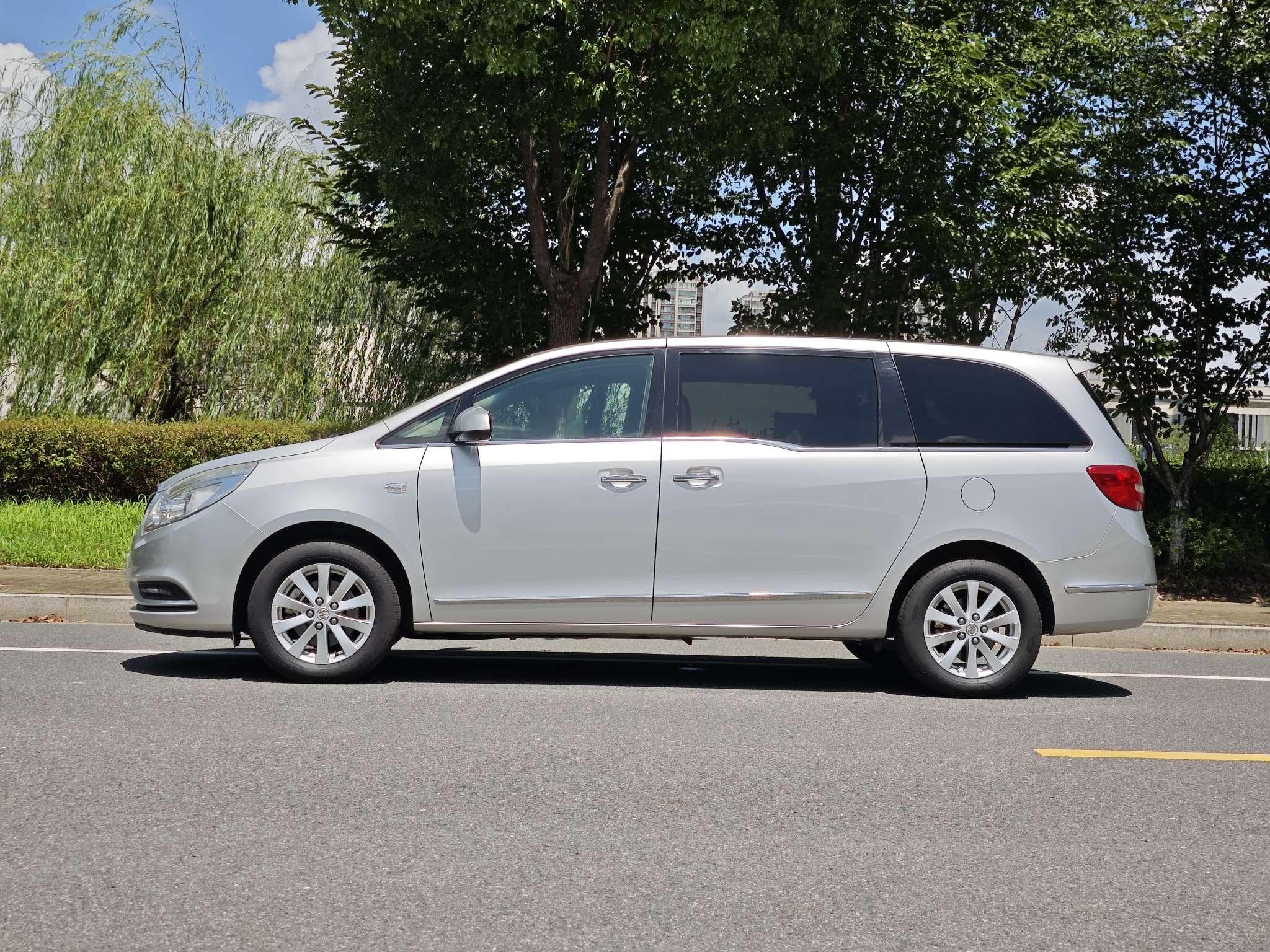 Buick GL8 2017 1