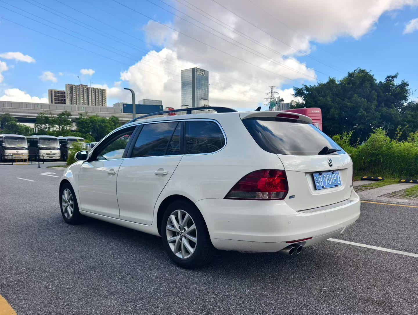 Volkswagen Golf 2011 1