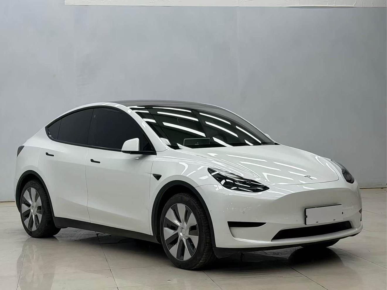 Tesla Model Y 2022 1