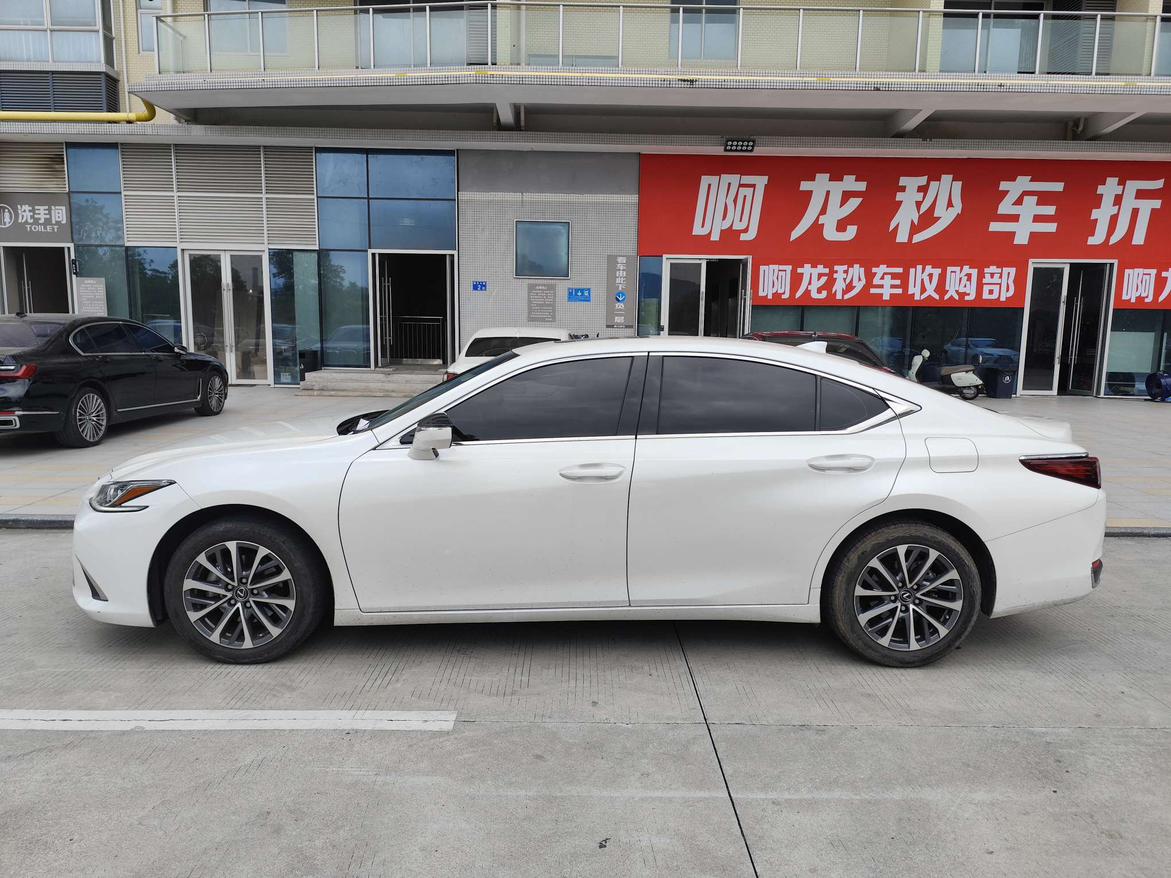Lexus ES 2022 1