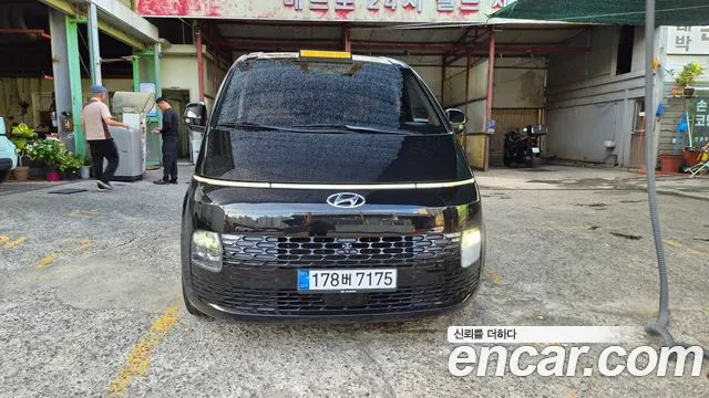 Hyundai Staria 2023 1