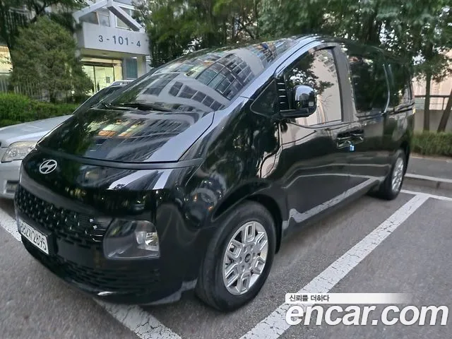 Hyundai Staria 2025 1