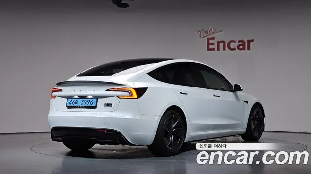 Tesla Model 3 2026 1