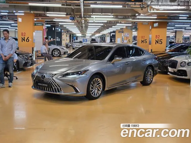 Lexus ES 2025 1