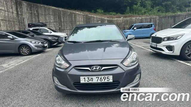Hyundai Accent 2012 1