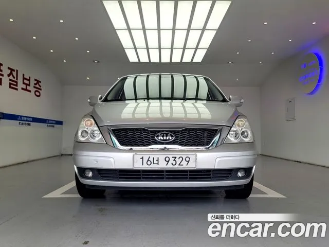 Kia Carnival 2012 1