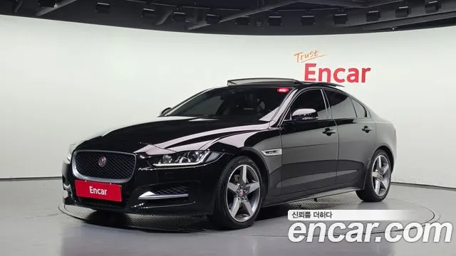 Jaguar XE 2015 1