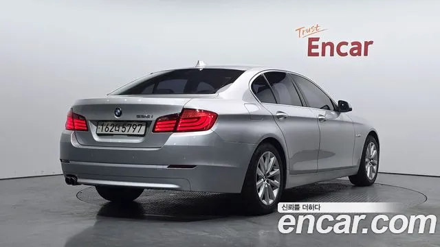 BMW 5-Series 2011 1