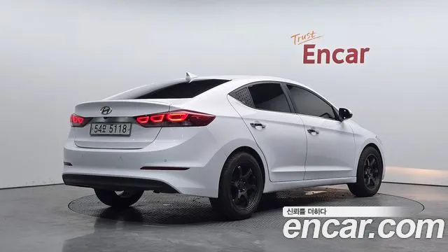 Hyundai Avante 2016 1