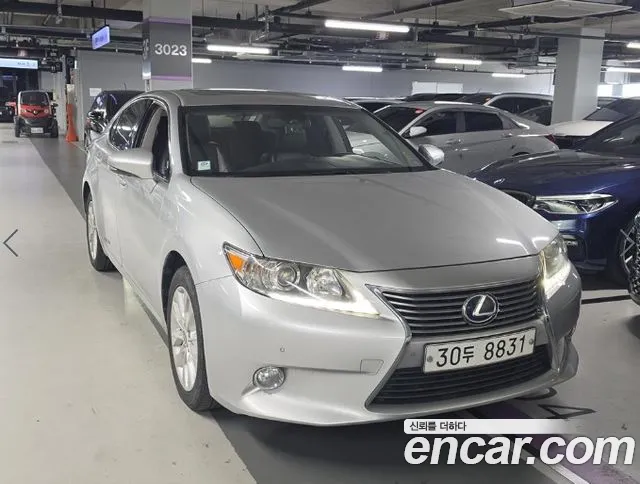 Lexus ES 2013 1