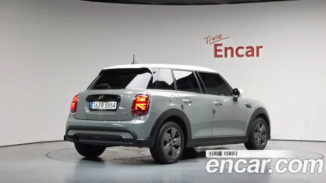 Mini Hatch 2022 1