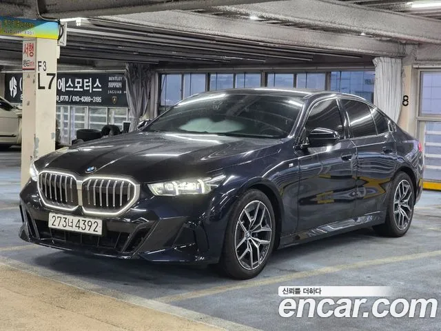 BMW 5-Series 2024 1